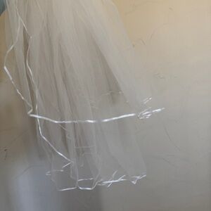 2 tier fingertip veil satin trim